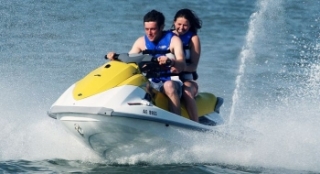 Dando vueltas en el Jet Ski 